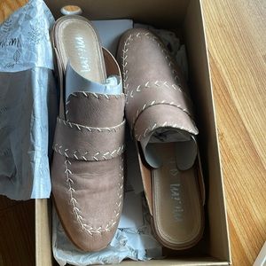 Genuine leather stitched loafer